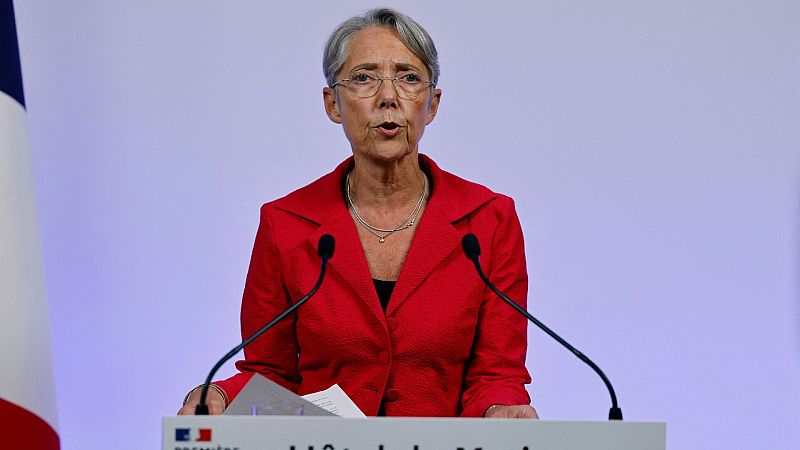 La coalición de Macron advierte del "riesgo" tras perder la mayoría y tiende la mano a otros partidos: "No hay alternativa"