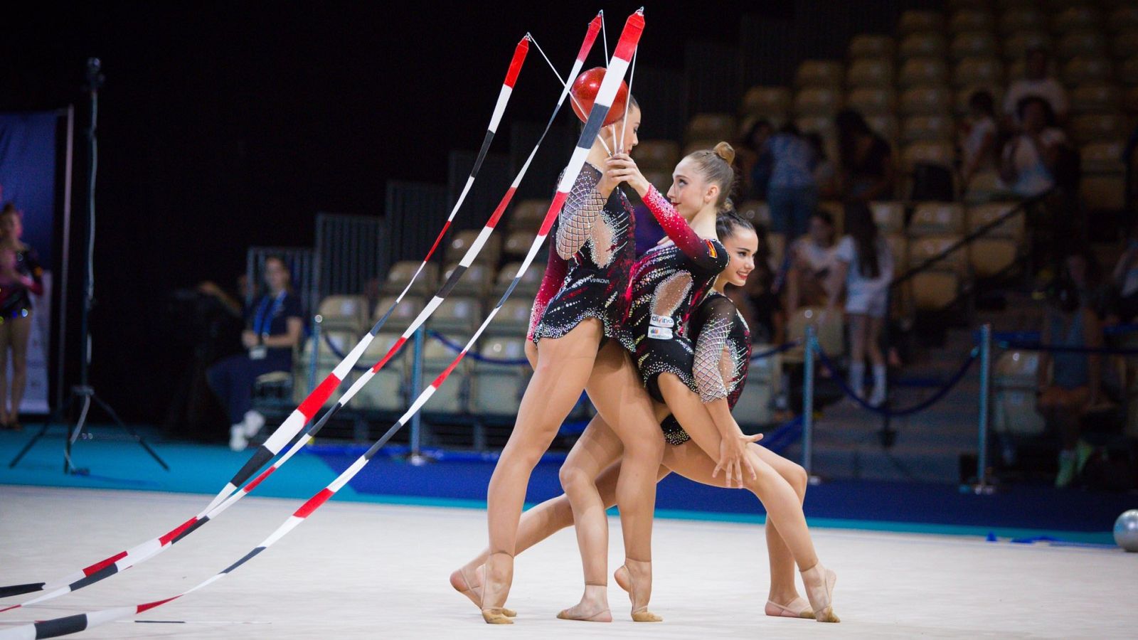 Plata para España con su ejercicio de cintas y pelotas - Gimnasia rítmica | Ver