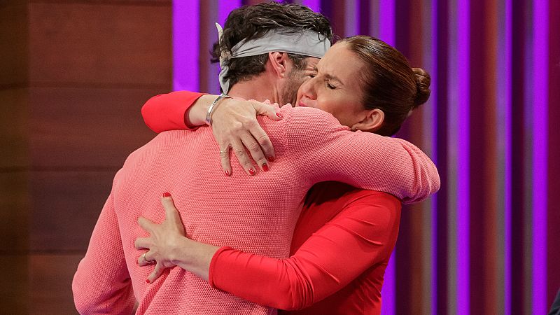 Samantha le toca el culo al expulsado de MasterChef y la reacción de Jordi no tiene desperdicio