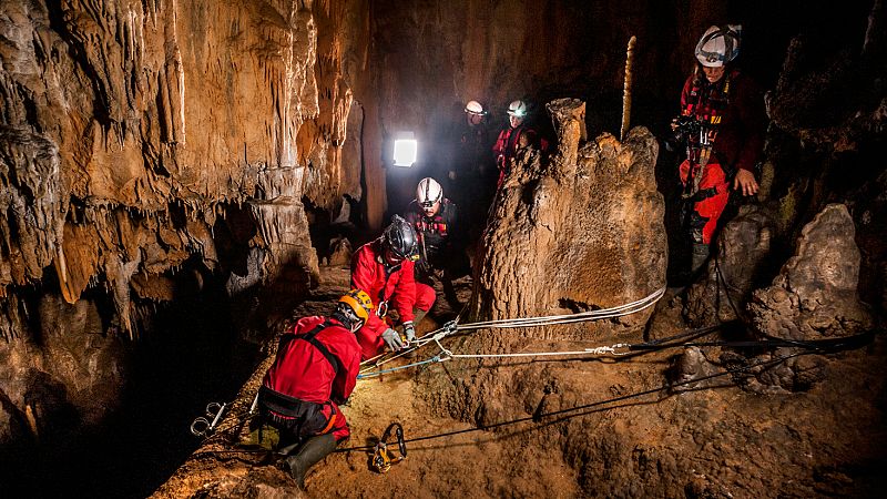 Encuentran un conjunto funerario visigodo en la cueva cántabra de La Garma