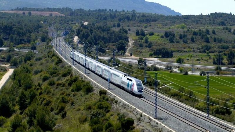 Una avería en un tren de Ouigo deja tirados a 960 viajeros más de tres horas en el trayecto Barcelona-Madrid