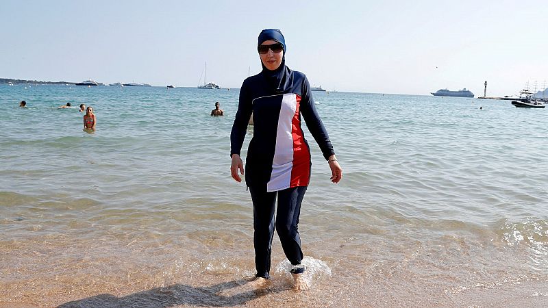 La ciudad francesa de Grenoble prohíbe el uso del burkini en las piscinas públicas "por motivos de higiene"