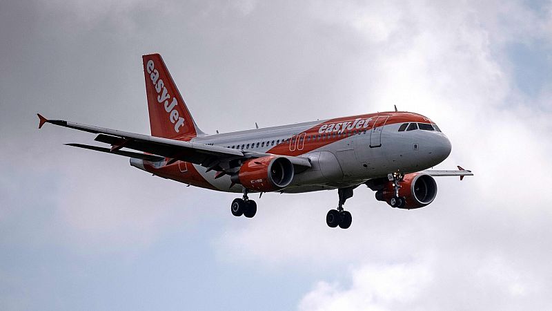 El 'Brexit' obliga a easyJet a rechazar a unos 8.000 candidatos europeos, pese a la falta de personal