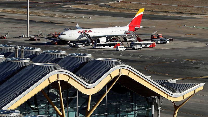 Los aeropuertos alemanes también sufren cancelaciones y largas colas: faltan 7.200 empleados
