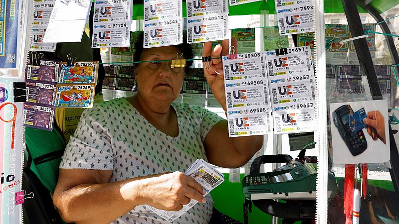 Las mujeres ganaron 5.175 euros menos de media que los hombres en 2020, según el INE