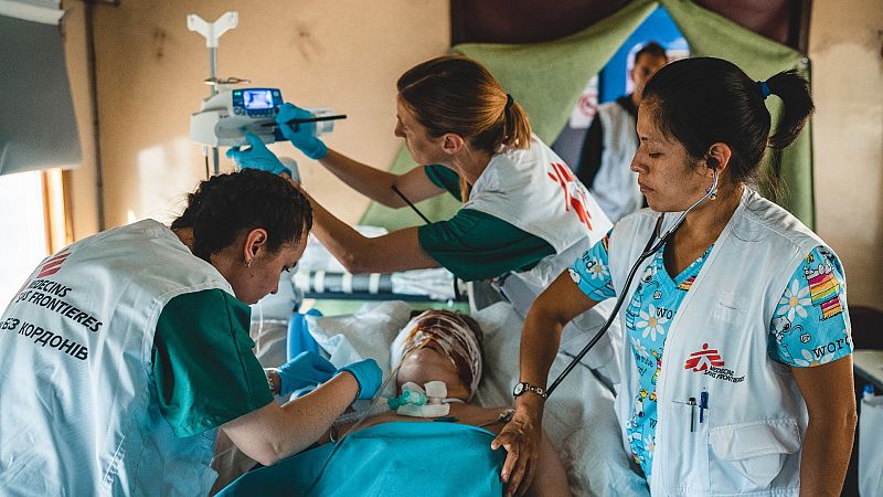 El 'tren-hospital' de MSF denuncia el sufrimiento de los civiles: "Más del 40% de los heridos son ancianos y niños"