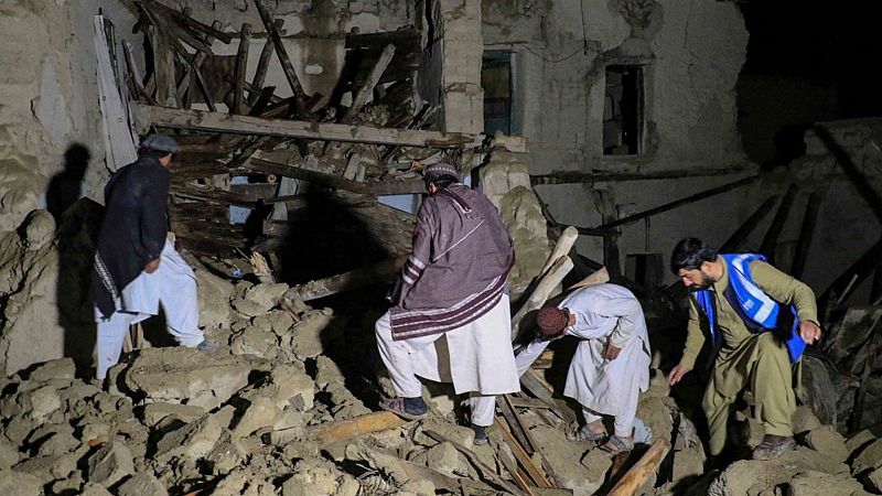 El terremoto de Afganistán destruye pueblos enteros: "Era demasiado peligroso, salimos de casa inmediatamente"