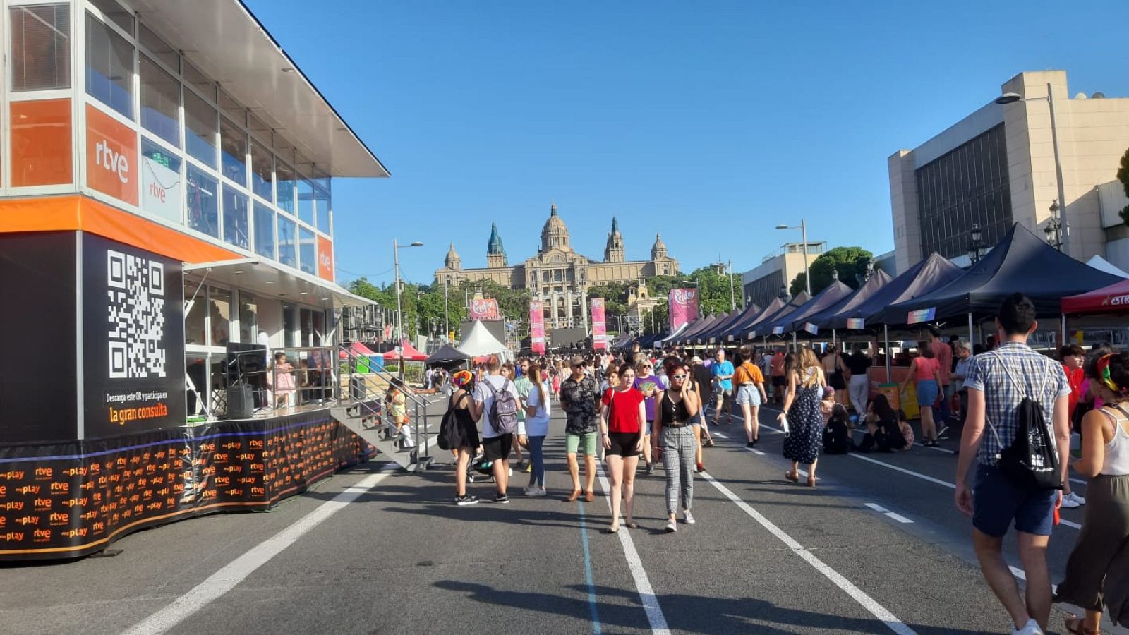 'La Gran Consulta' de RTVE visita Barcelona y celebra el Orgullo LGTBI+