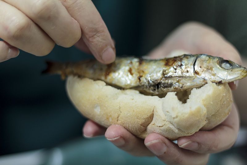La sardina: beneficios para la salud y el medio ambiente de la reina de la noche de San Juan