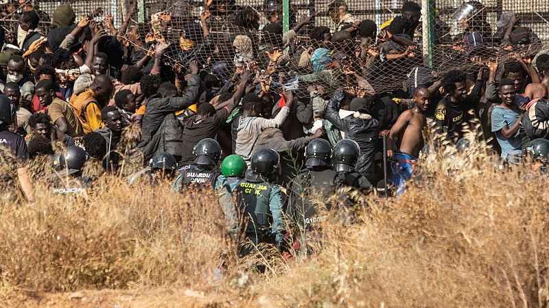 Las ONG denuncian el "uso indiscriminado" de la violencia en la frontera de Melilla y apuntan a una cifra mayor de muertos