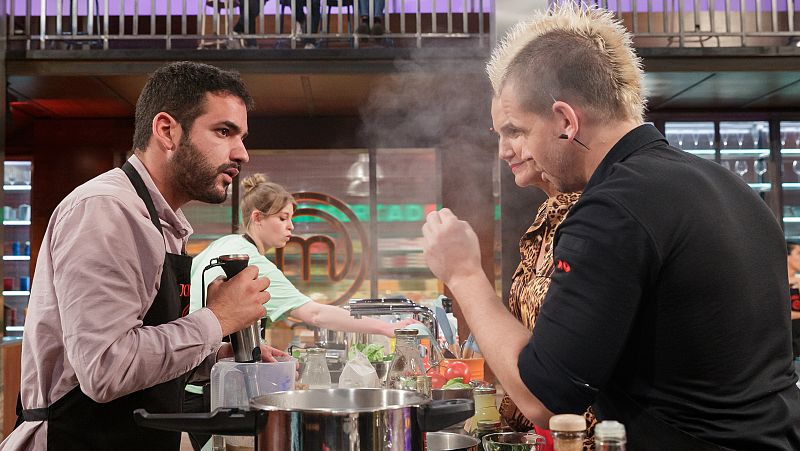 El bonito mensaje de Dabiz Muñoz a Jokin tras verle trabajar sin descanso en MasterChef 10