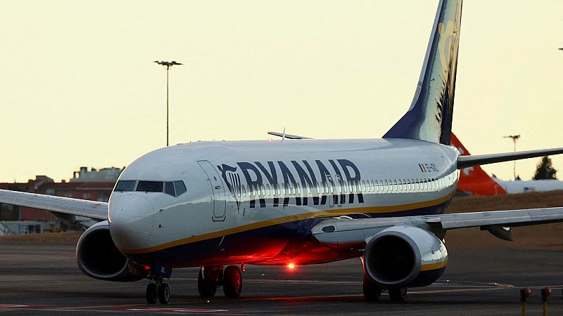 Largas colas y decenas de cancelaciones en la tercera jornada de huelga en Ryanair