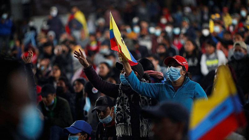El presidente de Ecuador rebaja los precios congelados de las gasolinas y el diésel