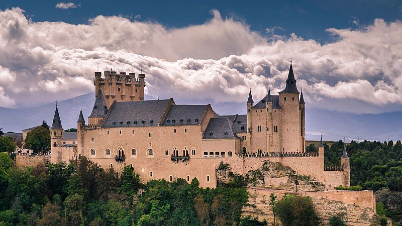 Del Palacio Real al Alczar de Segovia: los palacios espaoles que son smbolos de poder