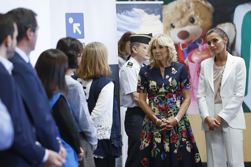 La reina Letizia y Jill Biden visitan un centro de acogida de refugiados ucranianos en la víspera de la cumbre de la OTAN