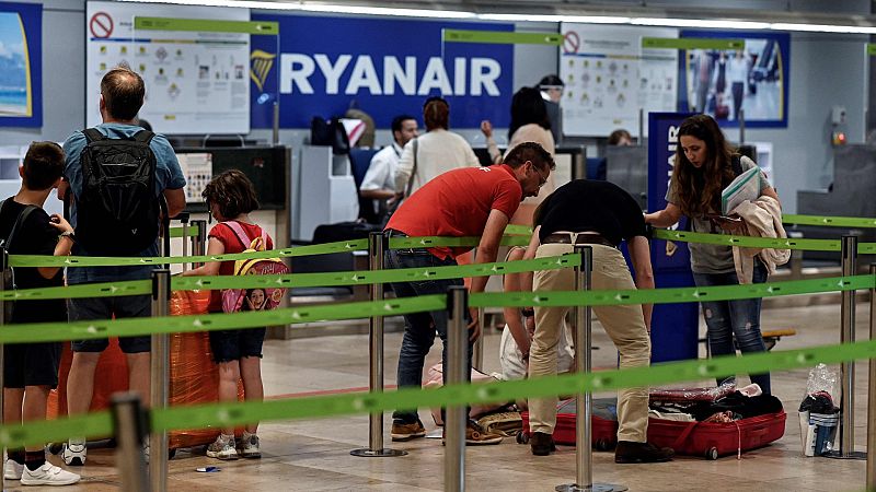 Ryanair cancela 54 vuelos y acumula retrasos en 308 en la cuarta jornada de huelga de los tripulantes de cabina