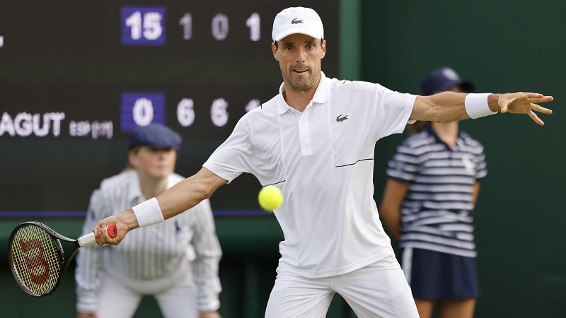 Bautista abandona Wimbledon tras dar positivo en COVID