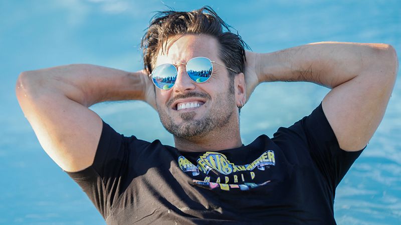David Bustamante piensa en sus vacaciones: "Me voy a ir a Cantabria a surfear con Shakira"
