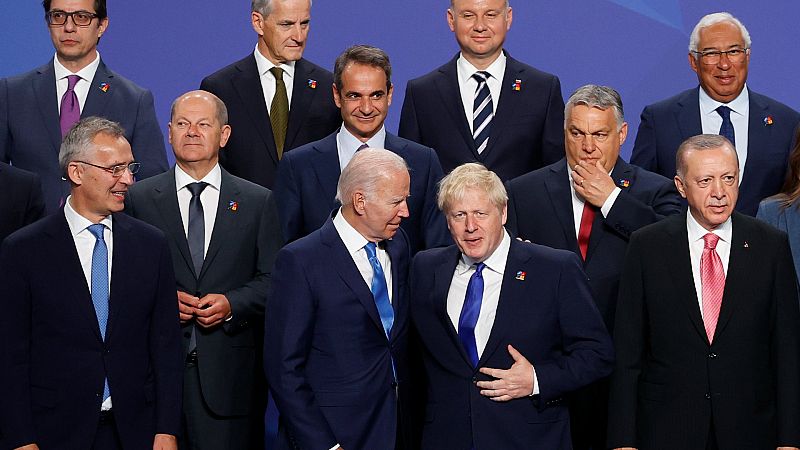 Una foto de familia llena de hombres: la desigualdad de género, también en la cumbre de la OTAN