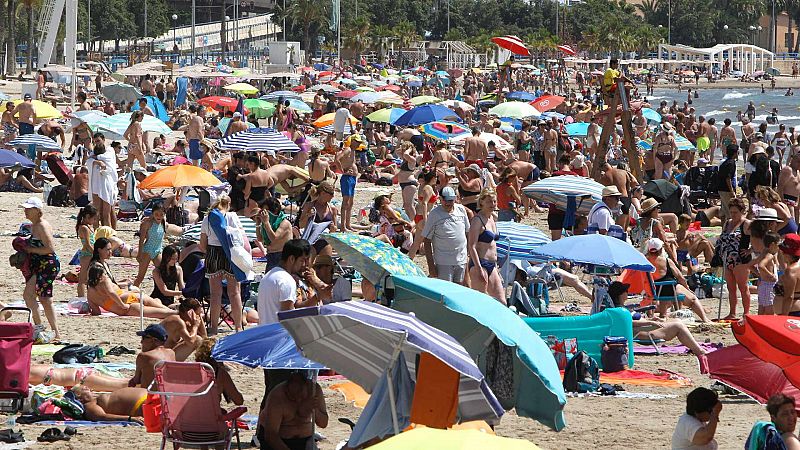 La presión en las UCI por COVID supera el 5% con la incidencia al alza en plenas vacaciones