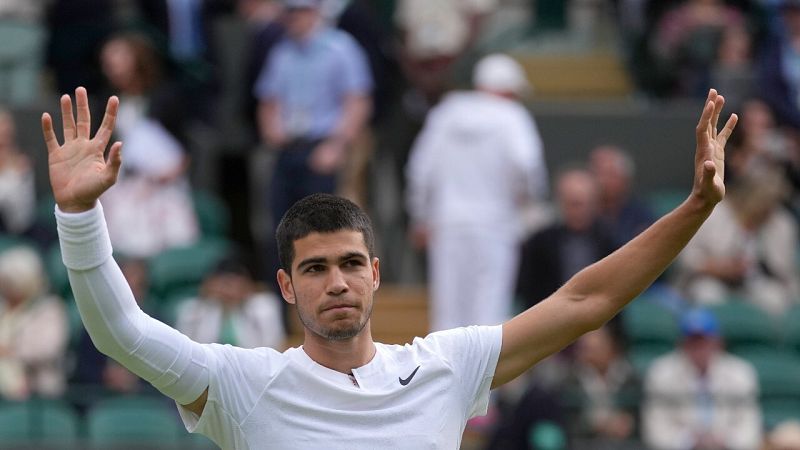 Alcaraz y Djokovic avanzan firmes a octavos de final en Wimbledon