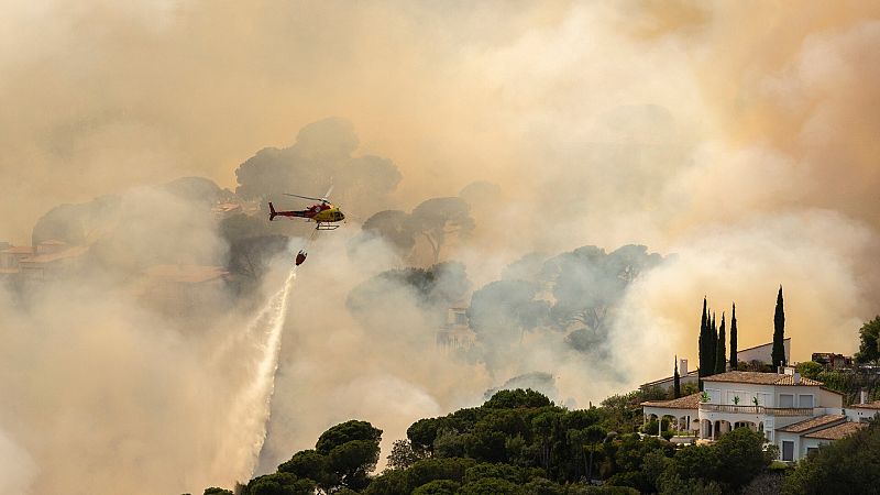 Un incendio en Castell d'Aro obliga a desalojar durante unas horas a 350 personas