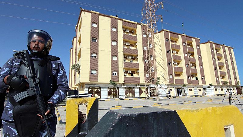Un grupo de manifestantes irrumpe en el Parlamentio libio de Tobruk