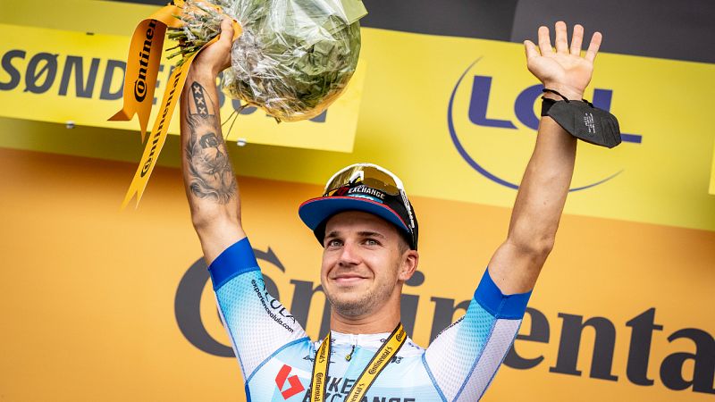 Groenewegen gana un ajustadísimo sprint en otra etapa del Tour con poca competitividad