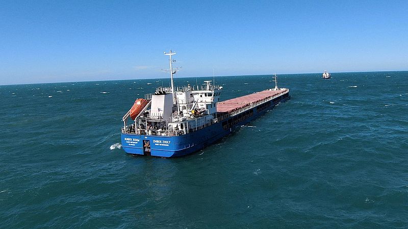 Turquía retiene un buque ruso acusado de robar cereal ucraniano