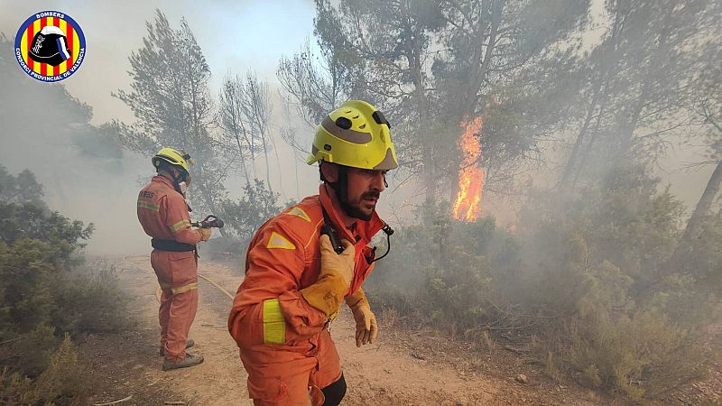 El incendio de Venta del Moro, en Valencia, afecta ya a 800 hectáreas