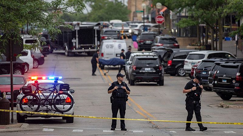 El autor del tiroteo masivo en Chicago planeó el ataque durante semanas y se disfrazó de mujer para camuflarse