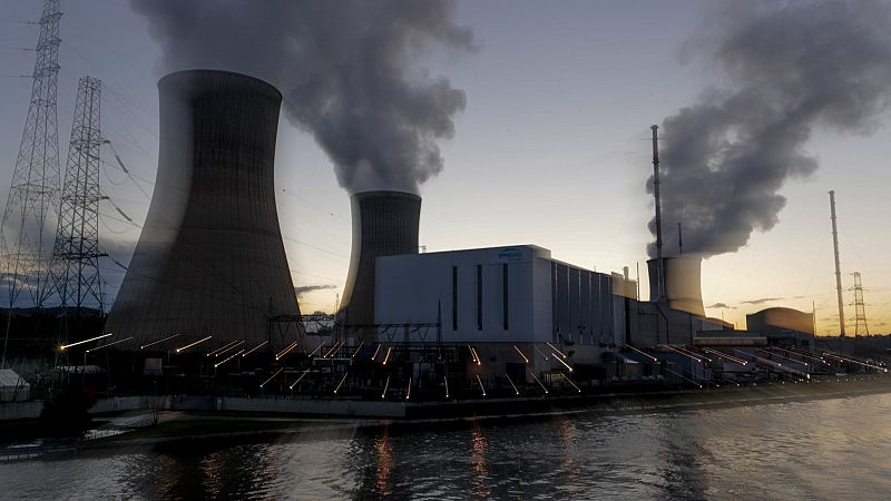 El Parlamento Europeo aprueba que las inversiones en plantas nucleares y gas se consideren "verdes"