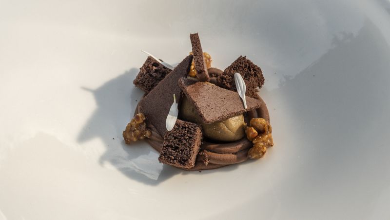 Receta de chocolate en texturas de caf y copa de cacao