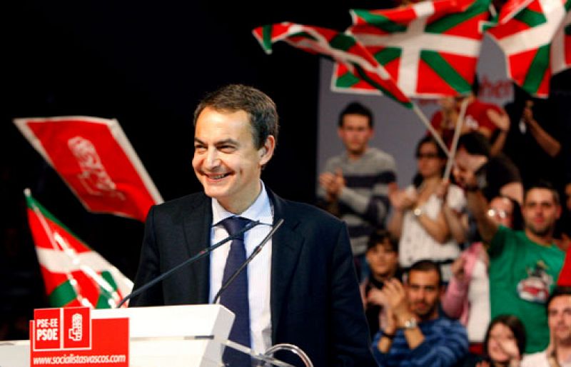 Zapatero pide el voto de los jóvenes para Patxi López frente al "conservadurismo" de Ibarretxe