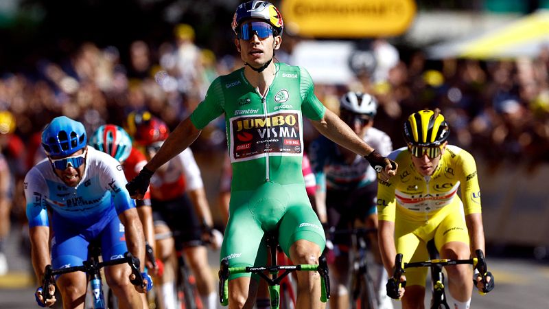 Van Aert impone su fuerza en Lausana