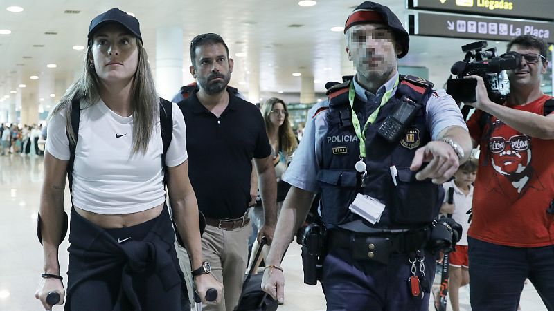 Alexia Putellas regresa a Barcelona para iniciar su recuperación