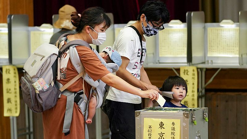 Concluye en Japón una jornada electoral marcada por el asesinato de Shinzo Abe