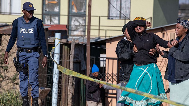 Al menos 19 muertos en dos tiroteos en bares de Sudáfrica