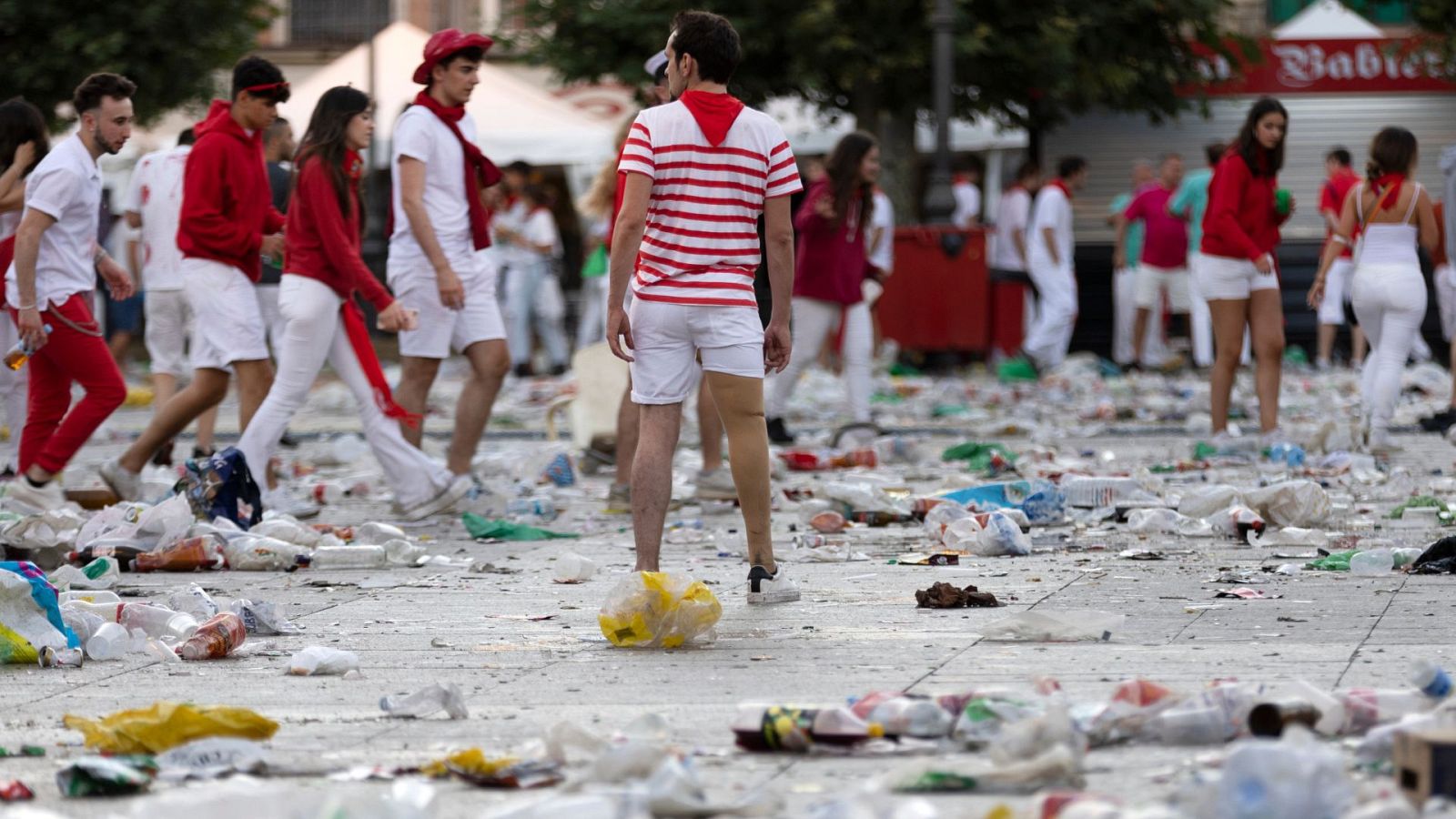 Una noche en las fiestas de San Fermín para los sanitarios: "Las calles están a tope. No damos abasto"- Ver ahora