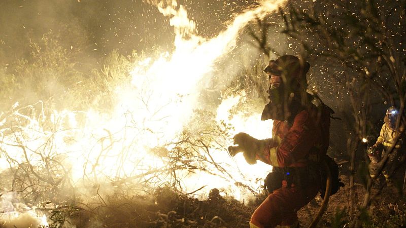 Todos los vecinos desalojados por un incendio en Collado Mediano, Madrid, vuelven a sus casas