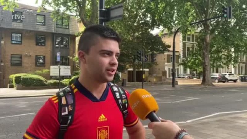 La afición española se deja notar a pesar de la superioridad alemana en el Bretford Stadium
