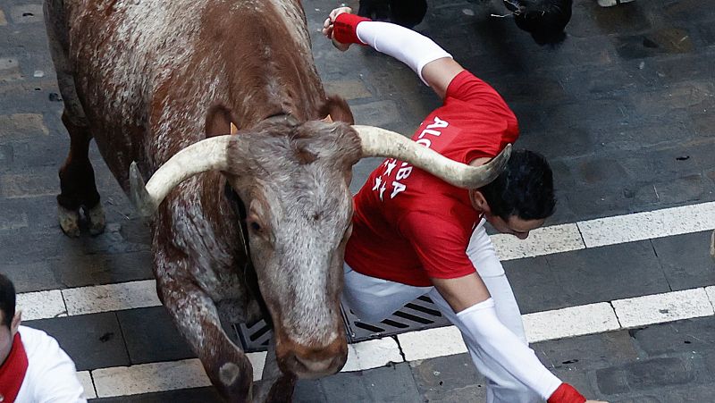 Las mejores imágenes del séptimo encierro: pisotones y nerviosismo con los toros de Victoriano del Río