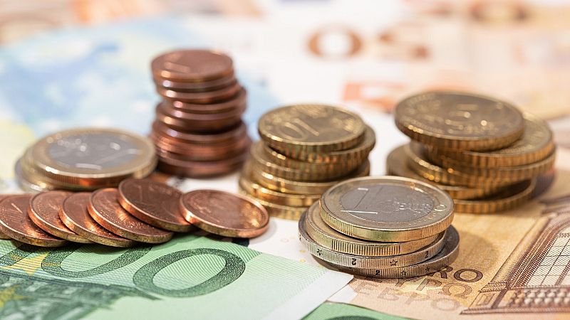 El euro cotiza por debajo del dólar estadounidense por primera vez en 20 años