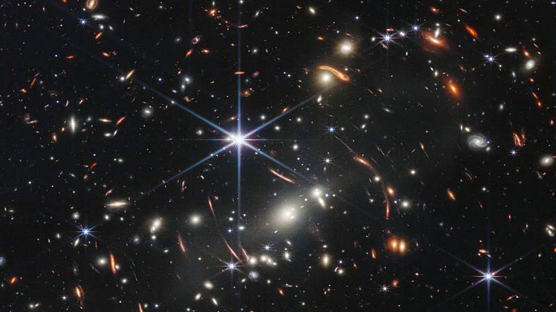 ¿Por qué el telescopio James Webb muestra las estrellas con ocho puntas?