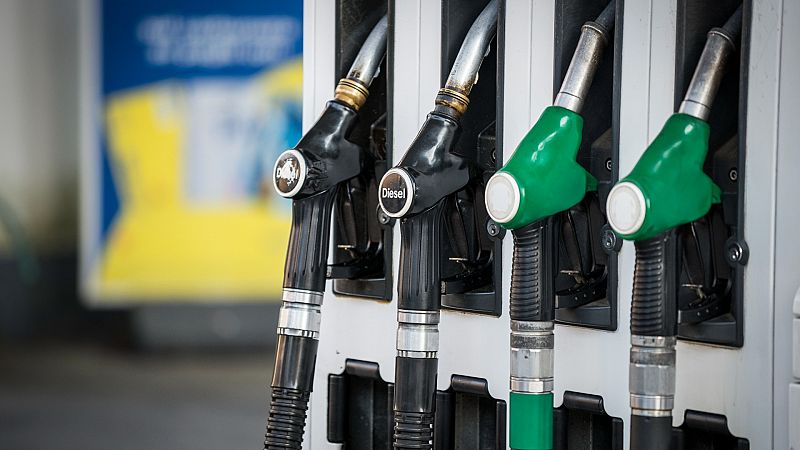 La gasolina y el gasleo bajan otra semana pero el precio sigue por encima de dos euros el litro