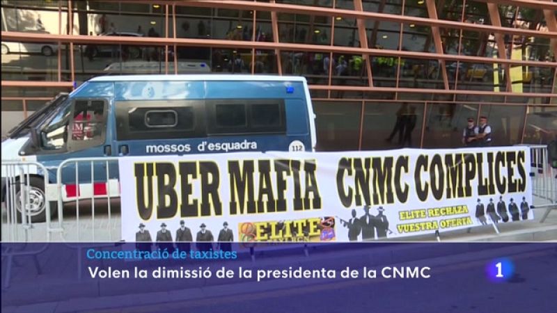 Centenars de taxistes es manifesten a Barcelona contra les pràctiques il·legals d'Uber