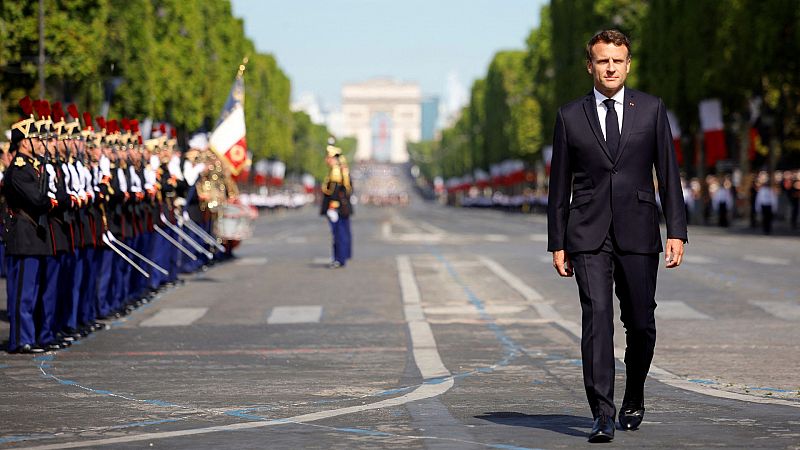 Macron acusa a Moscú de "utilizar la energía como arma de guerra" y alerta a la población ante el probable corte del gas