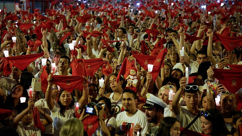 Pamplona canta el 'Pobre de mí' tres años después y despide los Sanfermines más esperados