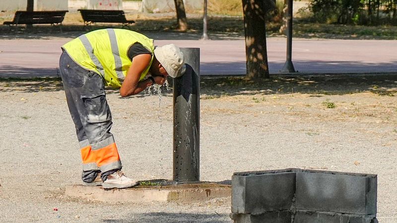 Trabajar al sol con temperaturas extremas: de erupciones y calambres a deshidratación y golpes de calor