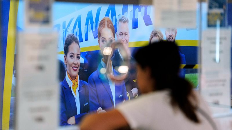 Diez vuelos cancelados y 266 retrasos en la quinta jornada de la huelga de tripulantes de Ryanair